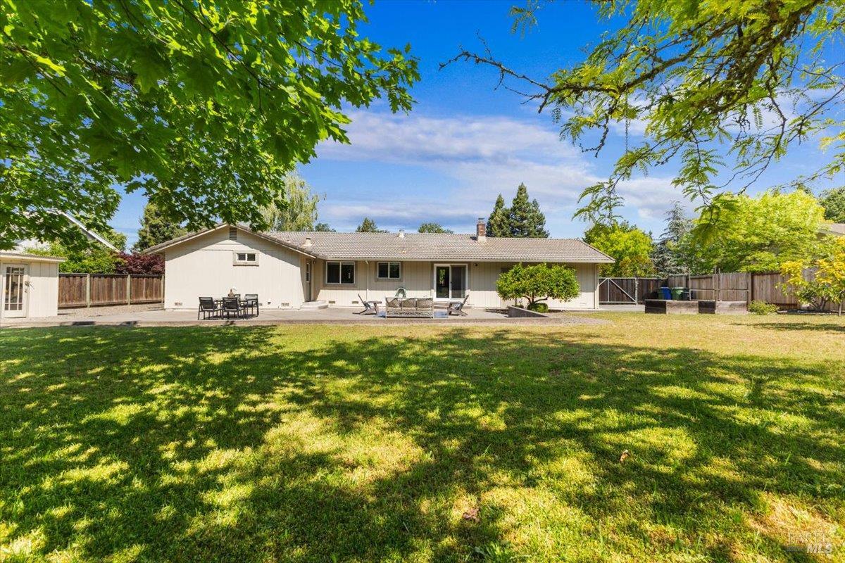 Detail Gallery Image 6 of 52 For 160 Moll Dr, Windsor,  CA 95492 - 3 Beds | 2 Baths
