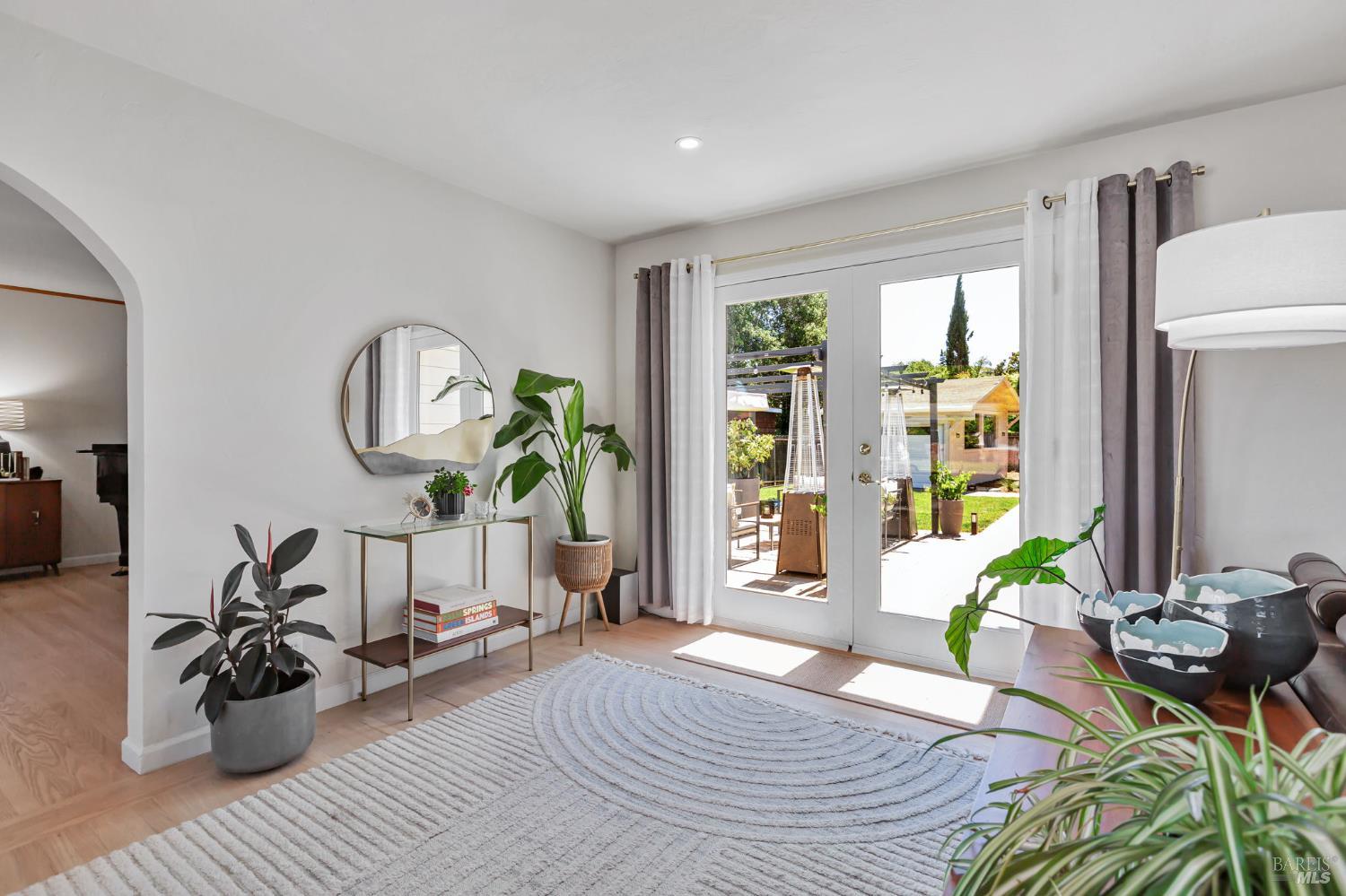 Detail Gallery Image 5 of 47 For 836 Wilmac Ave, Novato,  CA 94947 - 3 Beds | 1/1 Baths