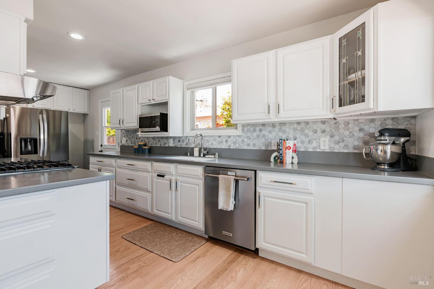 Detail Gallery Image 8 of 47 For 836 Wilmac Ave, Novato,  CA 94947 - 3 Beds | 1/1 Baths