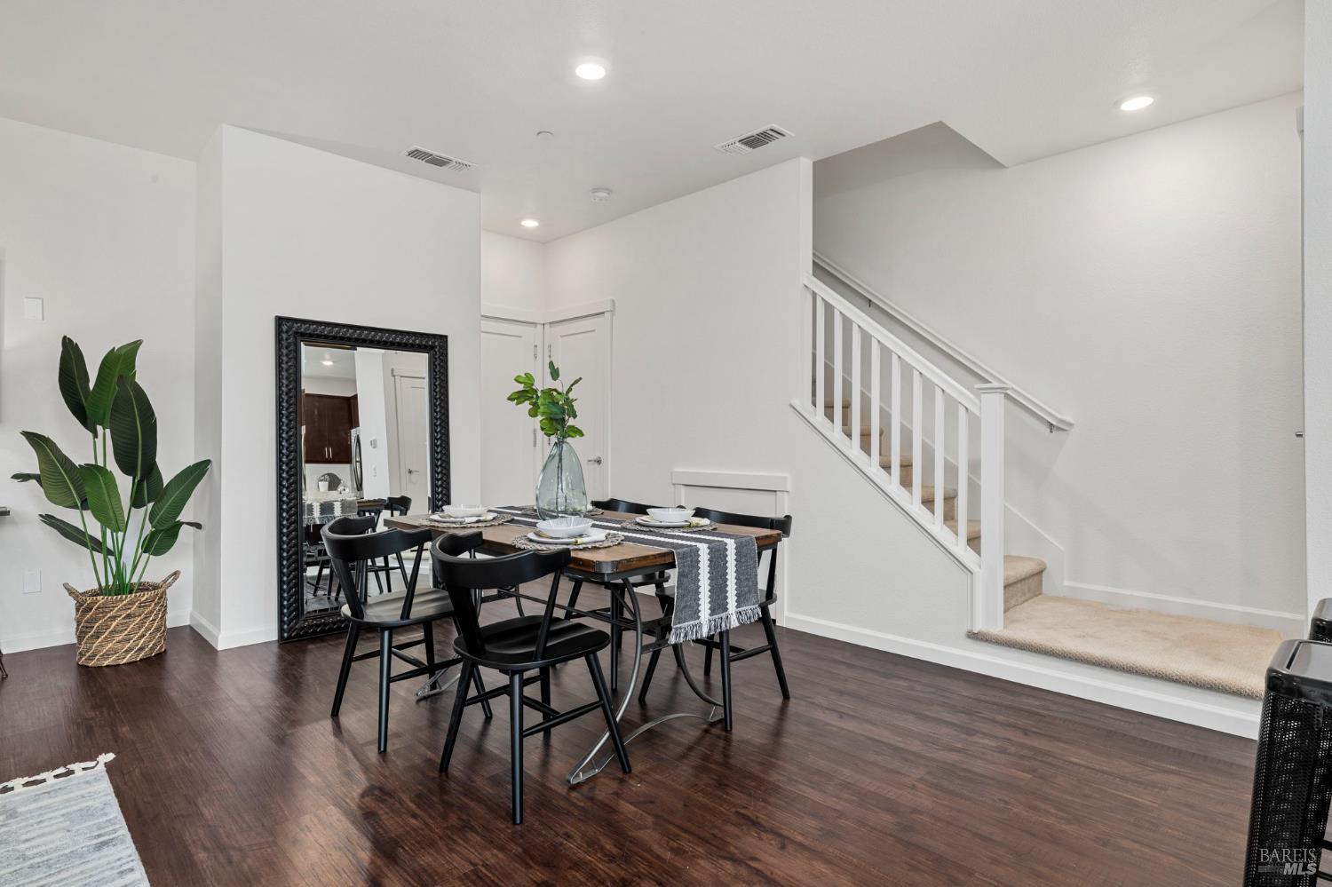 Detail Gallery Image 10 of 50 For 46 Birch Haven Way, Santa Rosa,  CA 95407 - 4 Beds | 2/1 Baths