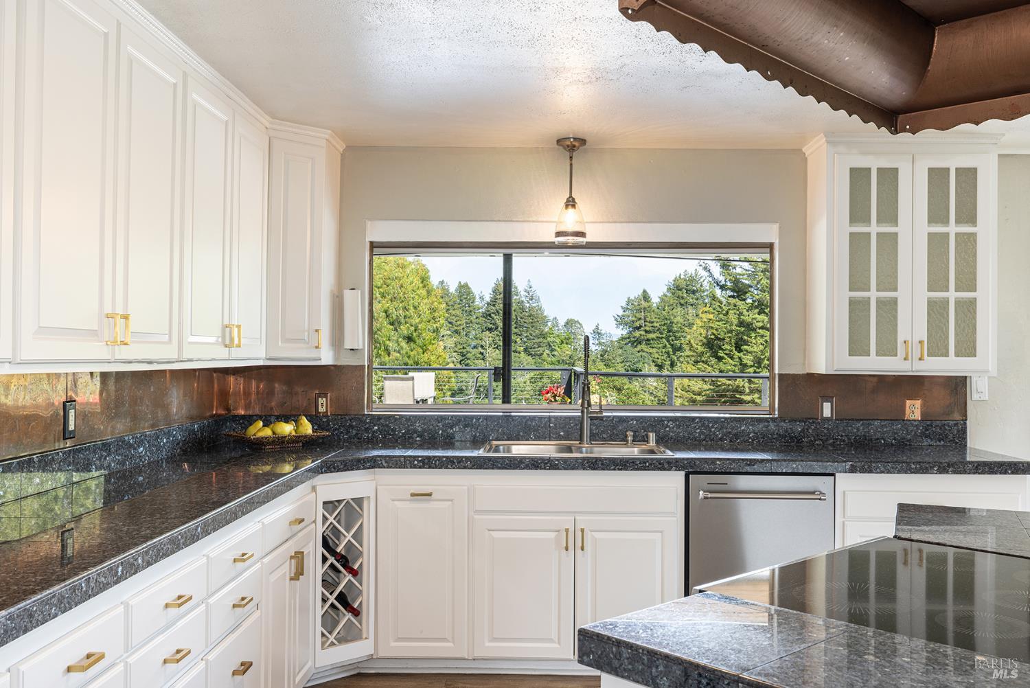 Detail Gallery Image 6 of 64 For 10505 Cherry Ridge Rd, Sebastopol,  CA 95472 - 3 Beds | 3/1 Baths