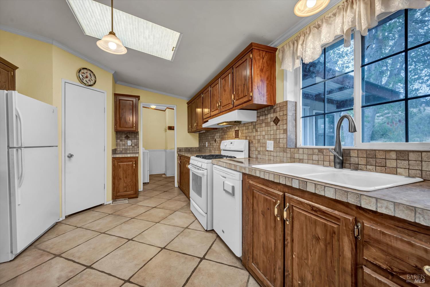 Detail Gallery Image 12 of 46 For 4538 Hill Rd, Lakeport,  CA 95453 - 2 Beds | 2 Baths