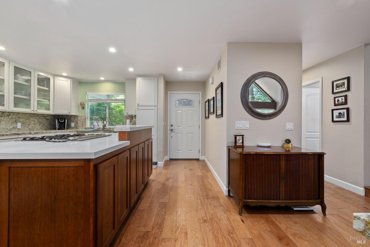 Detail Gallery Image 16 of 36 For 3376 Parker Hill Rd, Santa Rosa,  CA 95404 - 3 Beds | 3 Baths