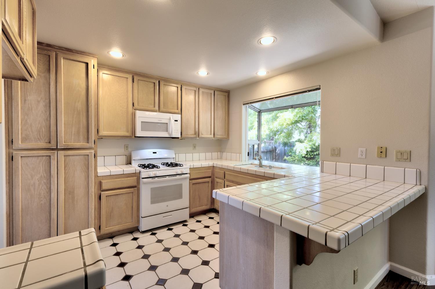Detail Gallery Image 20 of 40 For 2269 Dancing Penny Way, Santa Rosa,  CA 95403 - 3 Beds | 2 Baths