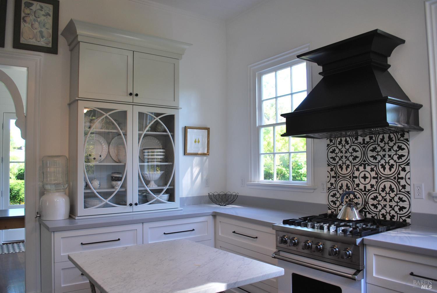 Detail Gallery Image 15 of 50 For 1801 Bodega Ave, Petaluma,  CA 94952 - 5 Beds | 2/1 Baths