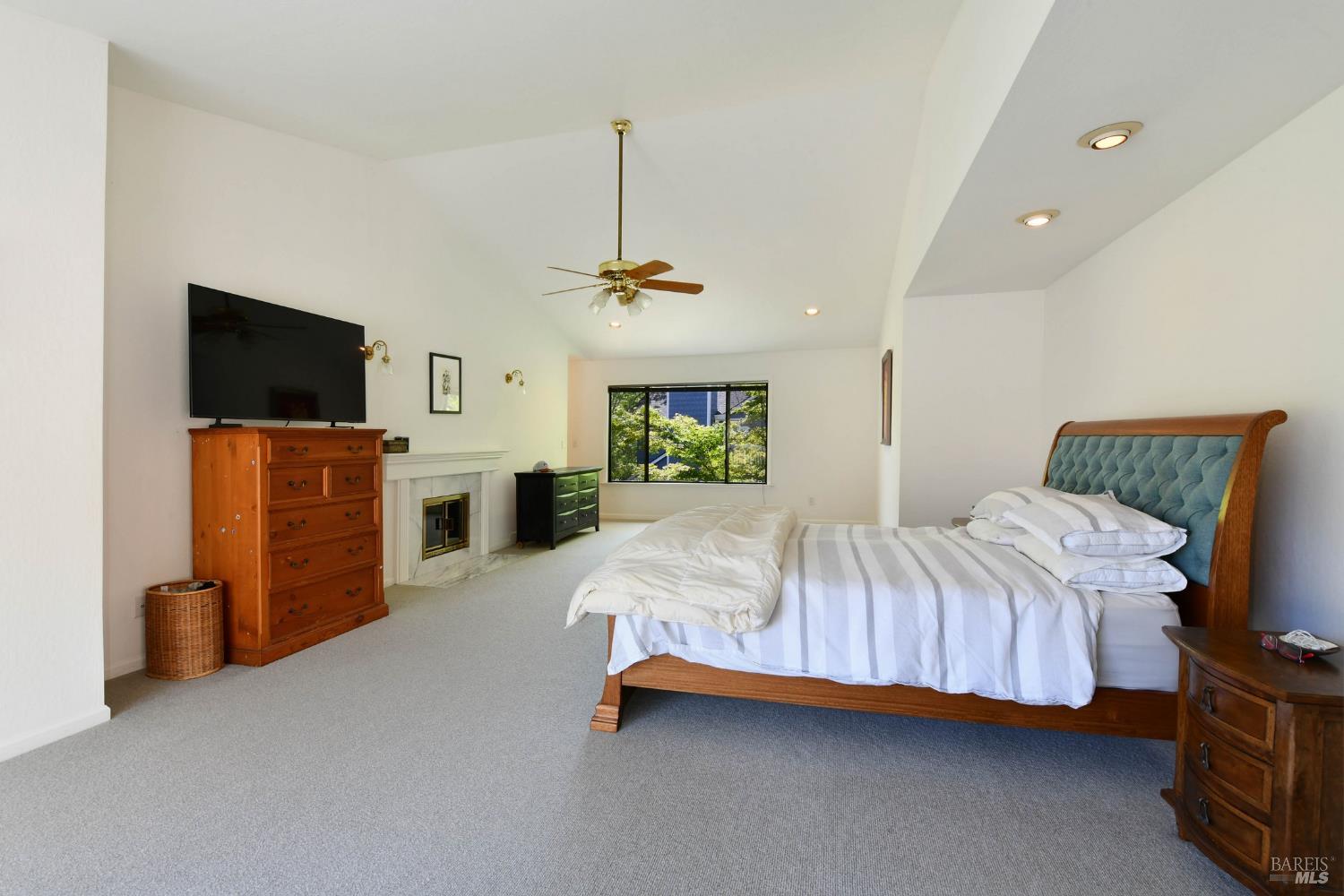 Detail Gallery Image 9 of 27 For 12 Greenfield Ct, Mill Valley,  CA 94941 - 4 Beds | 3/1 Baths