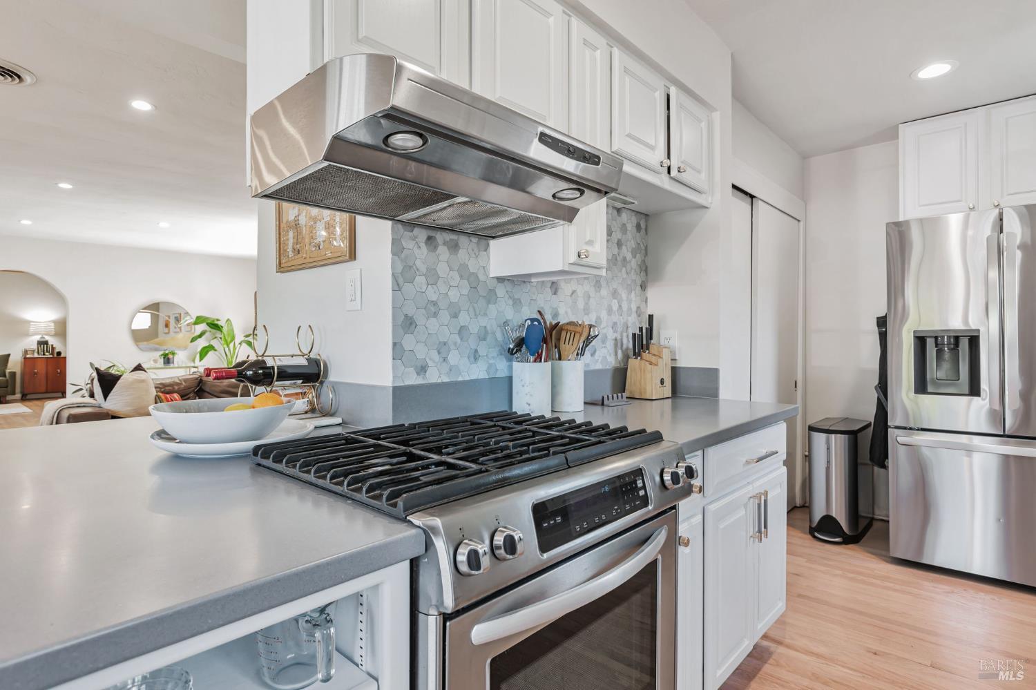 Detail Gallery Image 7 of 47 For 836 Wilmac Ave, Novato,  CA 94947 - 3 Beds | 1/1 Baths