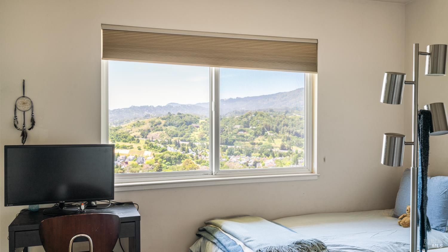 Detail Gallery Image 13 of 39 For 9 Endeavor Cv, Corte Madera,  CA 94925 - 3 Beds | 2/1 Baths