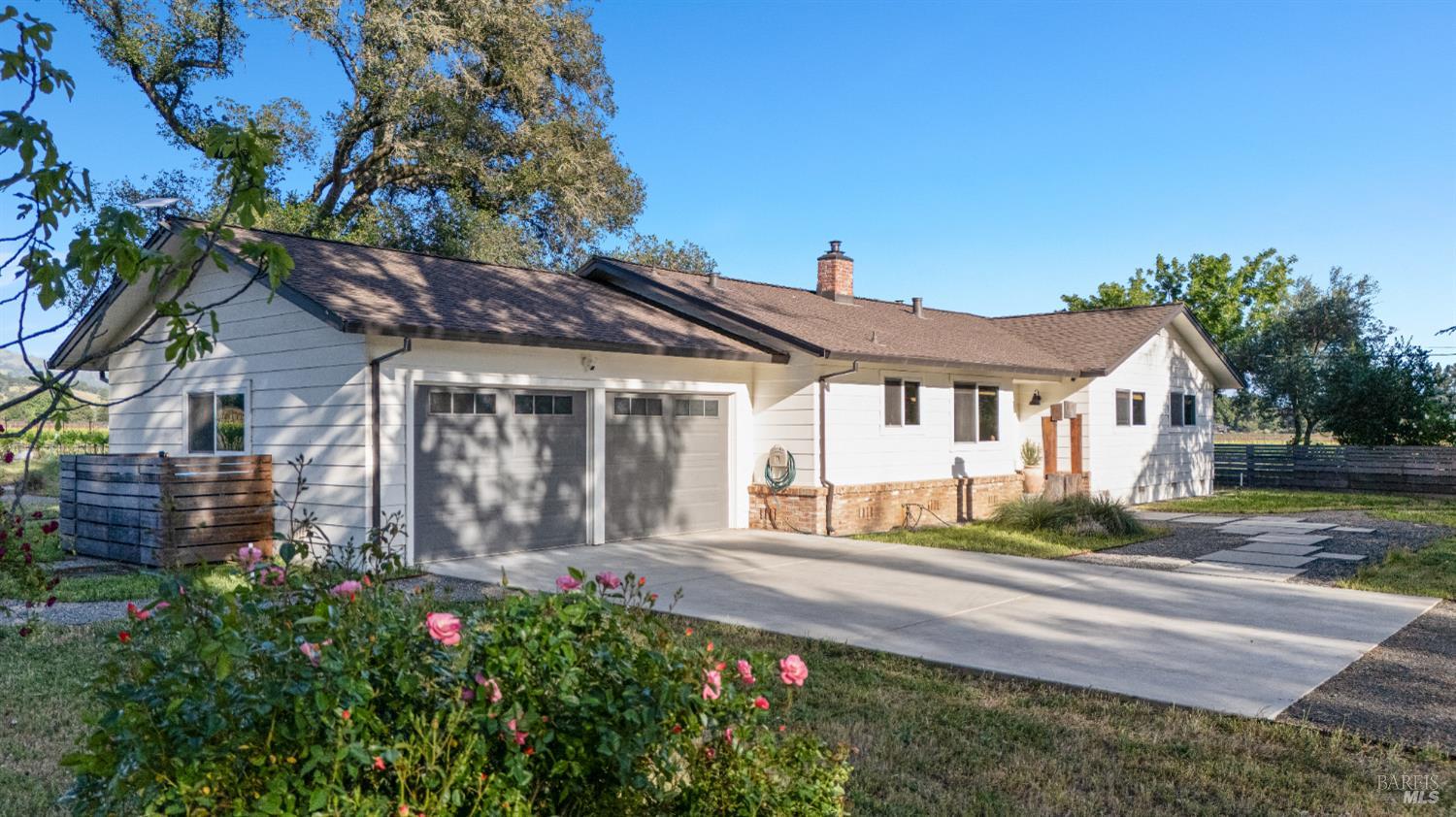 Detail Gallery Image 1 of 30 For 21800 River Rd, Geyserville,  CA 95441 - 3 Beds | 2 Baths