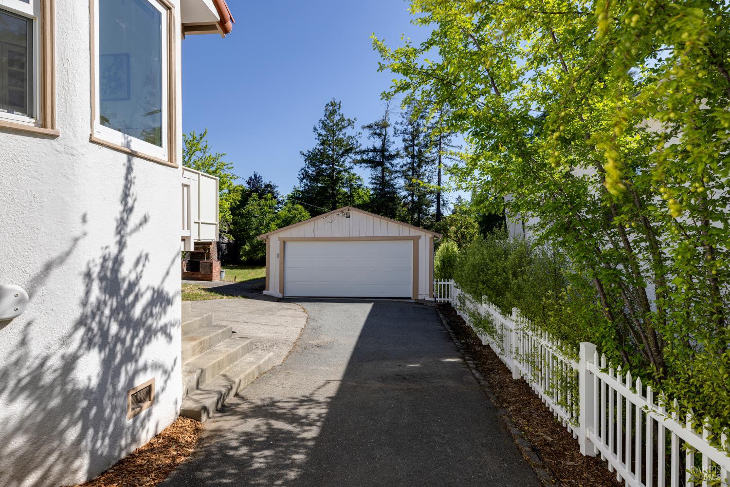 Detail Gallery Image 35 of 52 For 31 Laurel Ave, Petaluma,  CA 94952 - 2 Beds | 1/1 Baths