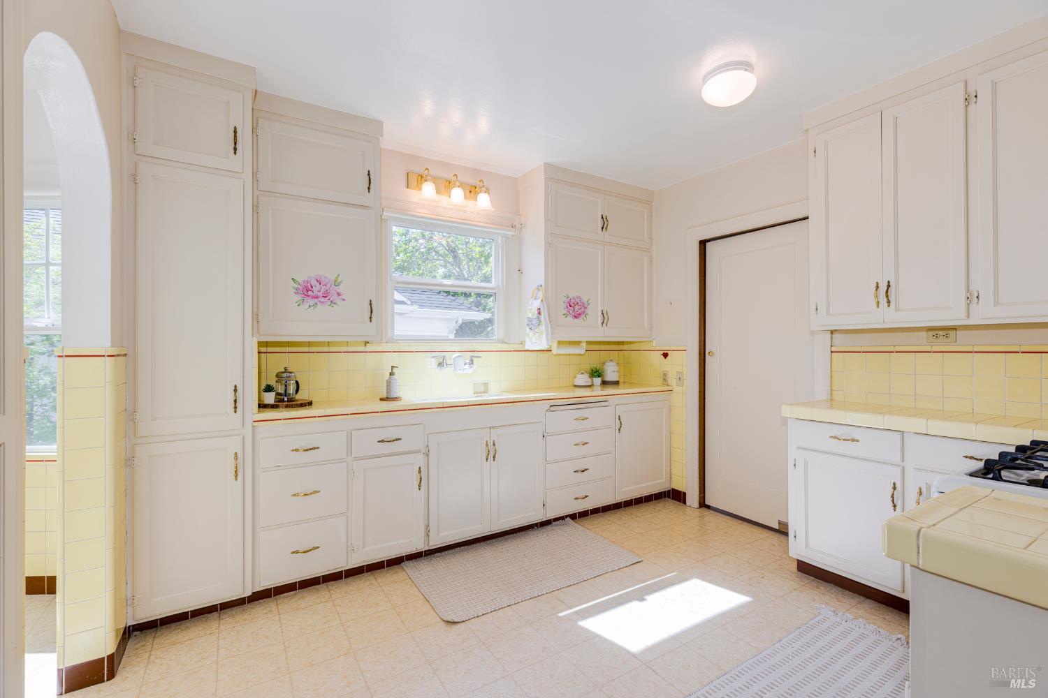Detail Gallery Image 20 of 52 For 31 Laurel Ave, Petaluma,  CA 94952 - 2 Beds | 1/1 Baths