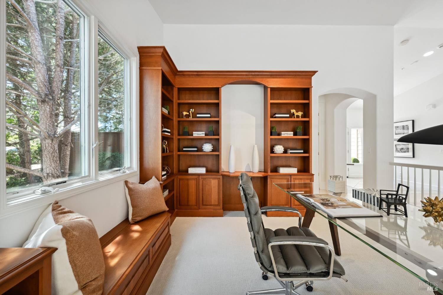 Detail Gallery Image 12 of 65 For 110 Monterey Dr, Tiburon,  CA 94920 - 5 Beds | 4/1 Baths