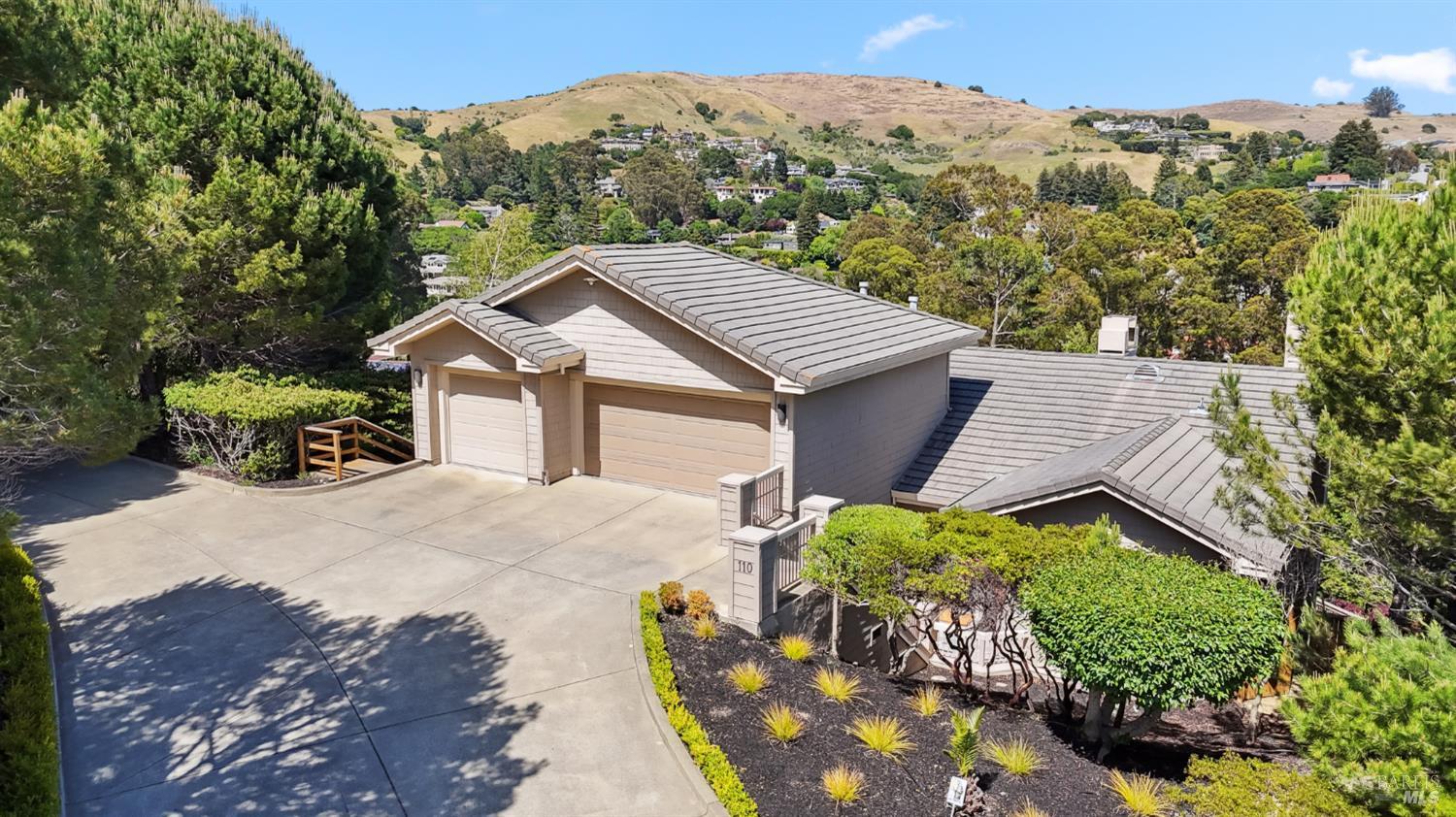 Detail Gallery Image 4 of 65 For 110 Monterey Dr, Tiburon,  CA 94920 - 5 Beds | 4/1 Baths