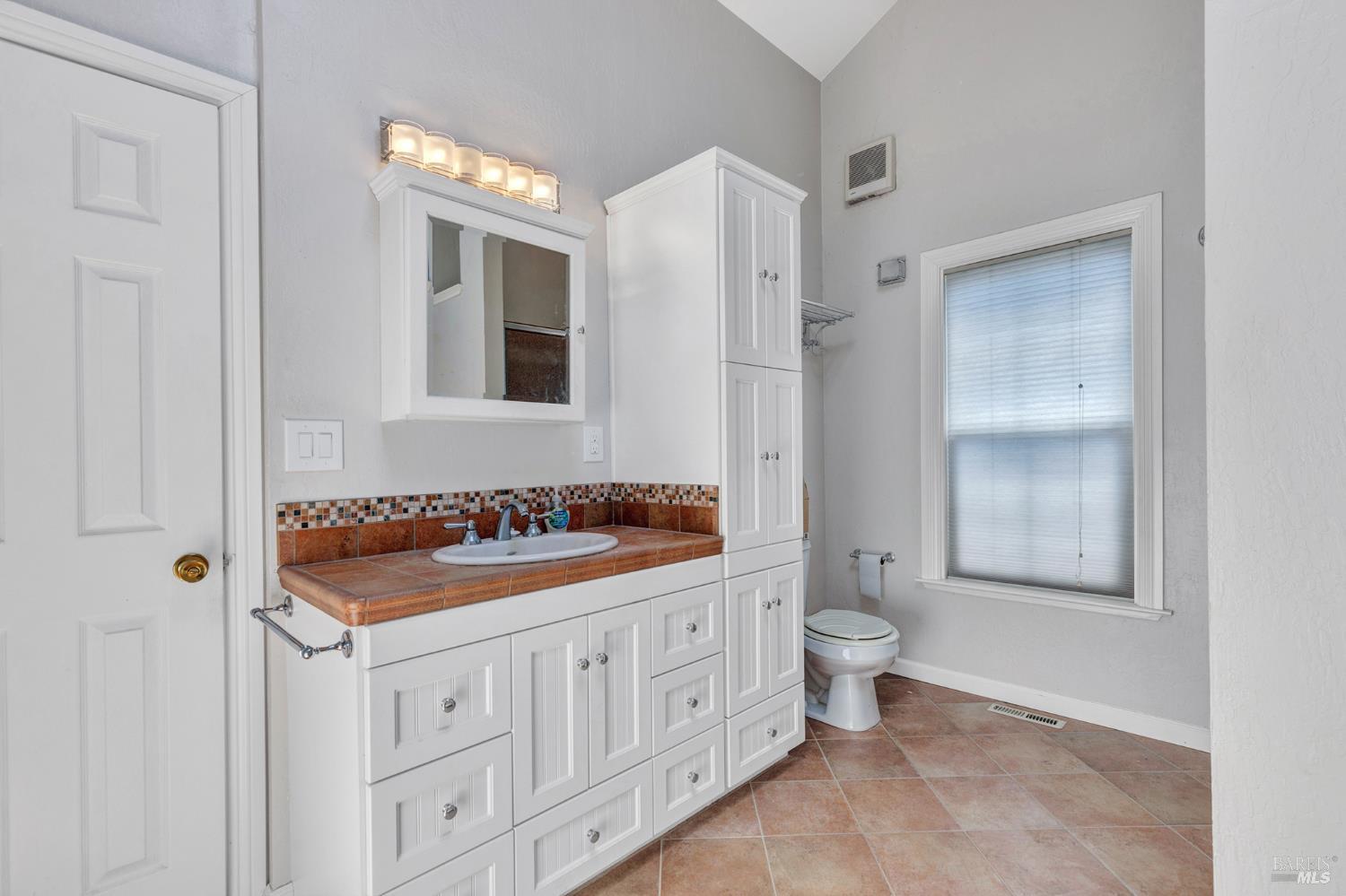 Detail Gallery Image 32 of 45 For 845 W K St, Benicia,  CA 94510 - 3 Beds | 2 Baths