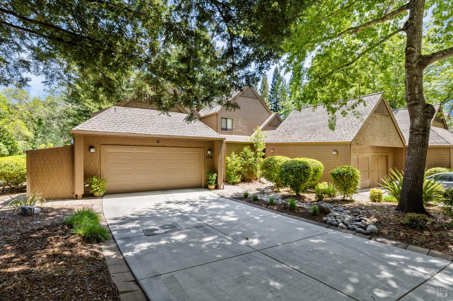 Detail Gallery Image 2 of 36 For 3376 Parker Hill Rd, Santa Rosa,  CA 95404 - 3 Beds | 3 Baths