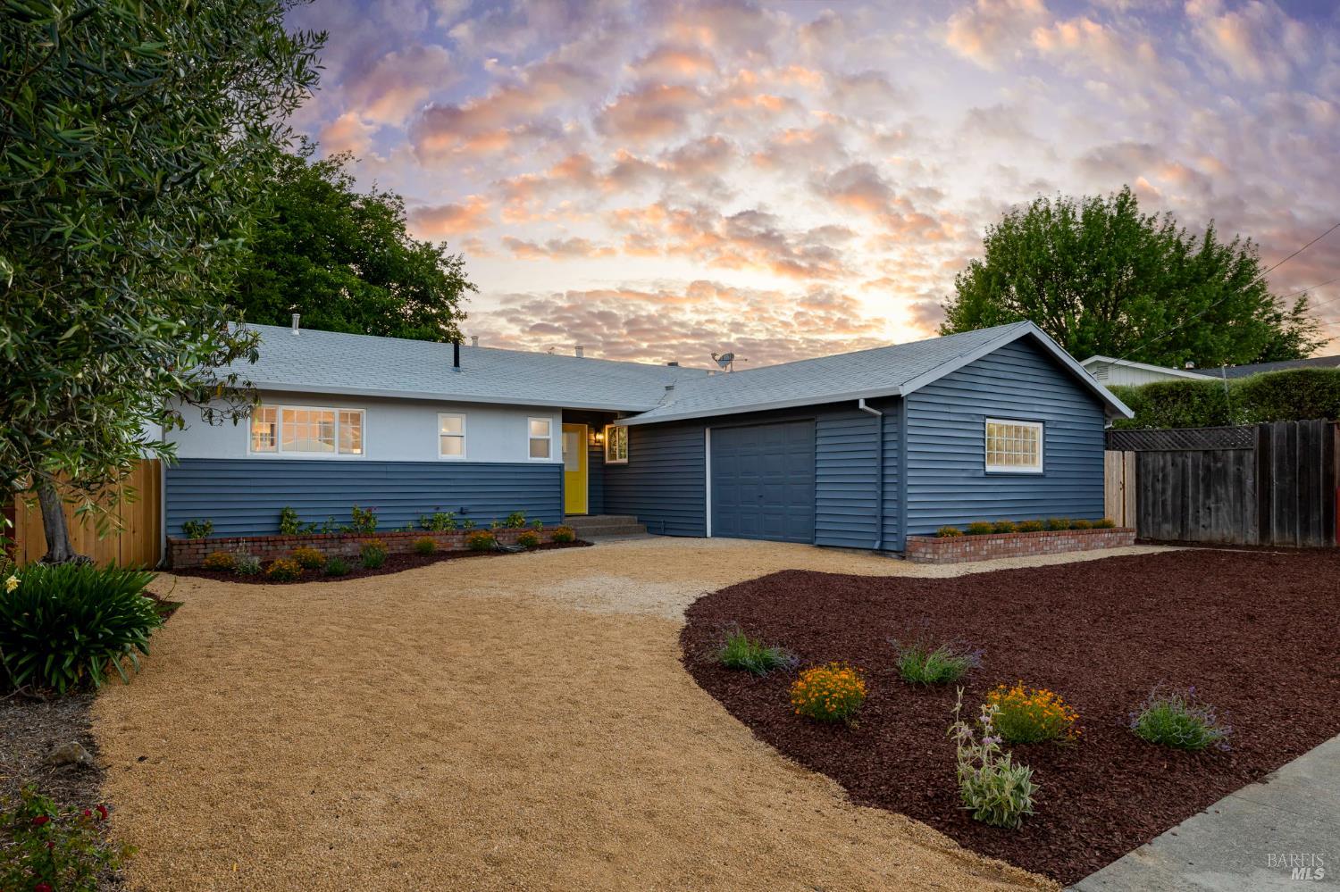 Detail Gallery Image 1 of 47 For 1007 Harold Ln, Healdsburg,  CA 95448 - 4 Beds | 2 Baths