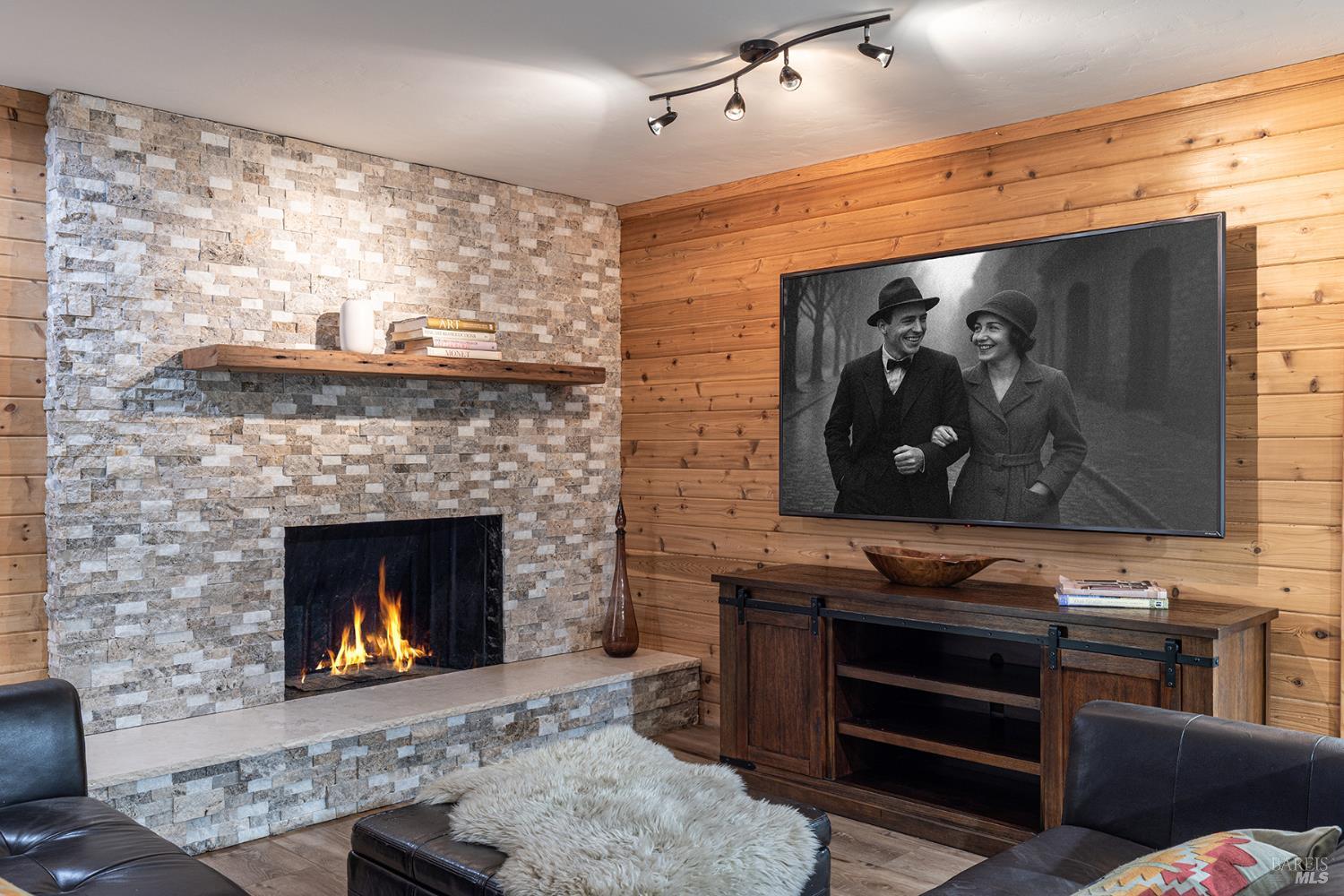 Detail Gallery Image 14 of 64 For 10505 Cherry Ridge Rd, Sebastopol,  CA 95472 - 3 Beds | 3/1 Baths