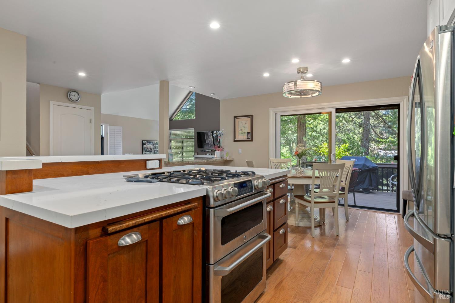 Detail Gallery Image 15 of 36 For 3376 Parker Hill Rd, Santa Rosa,  CA 95404 - 3 Beds | 3 Baths