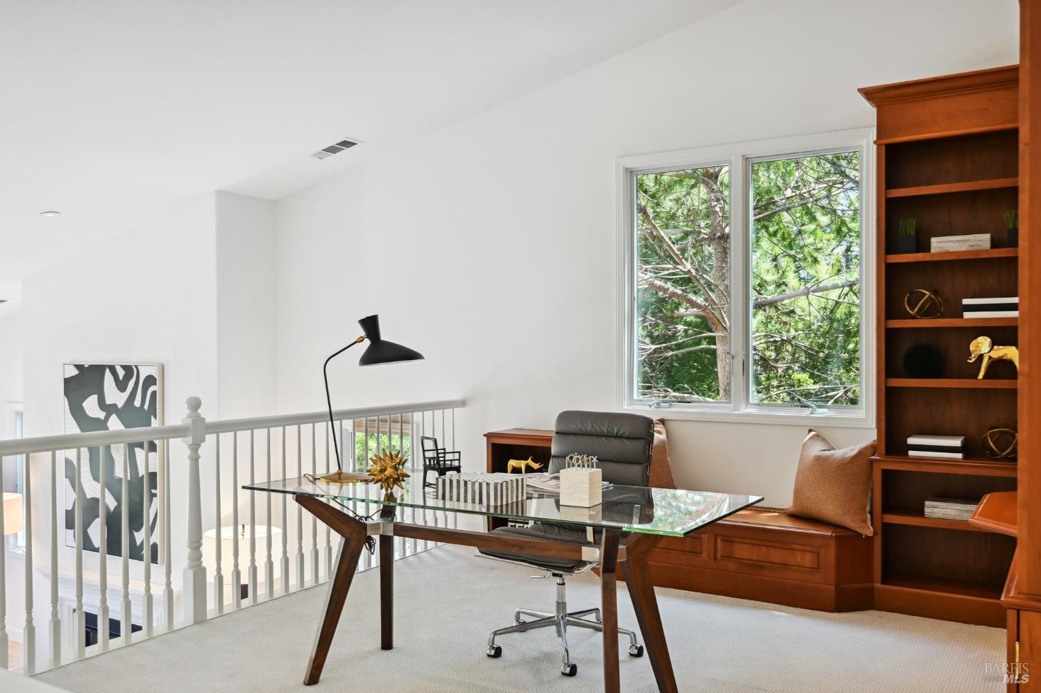 Detail Gallery Image 13 of 65 For 110 Monterey Dr, Tiburon,  CA 94920 - 5 Beds | 4/1 Baths