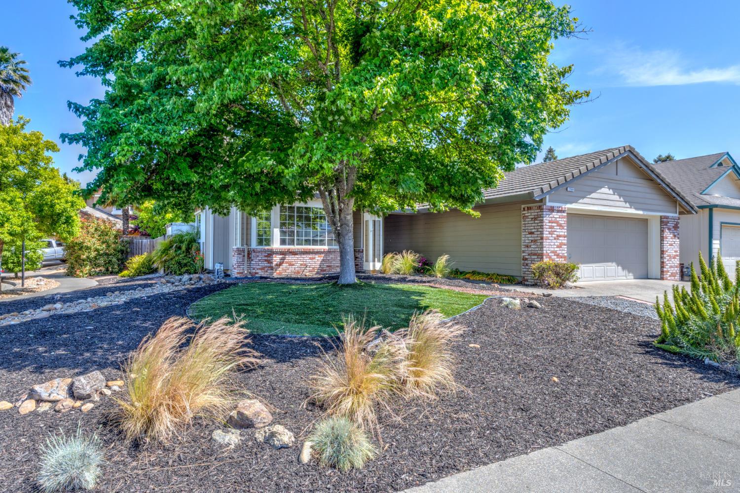 Detail Gallery Image 2 of 40 For 2269 Dancing Penny Way, Santa Rosa,  CA 95403 - 3 Beds | 2 Baths