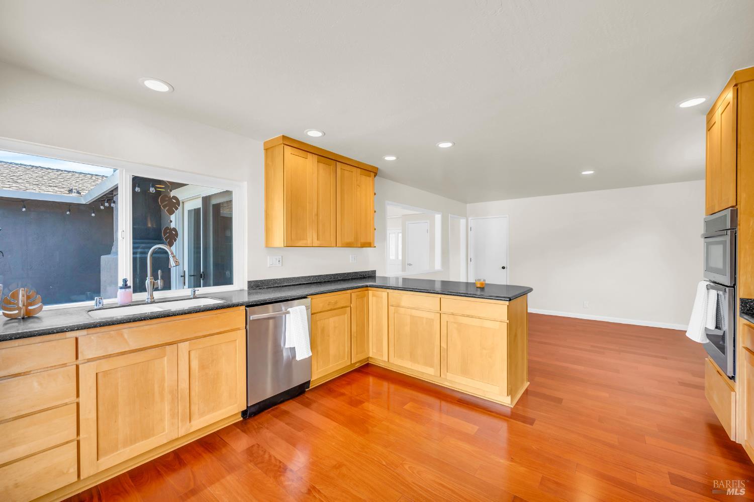 Detail Gallery Image 12 of 33 For 3730 Ruston Ln, Napa,  CA 94558 - 4 Beds | 2 Baths