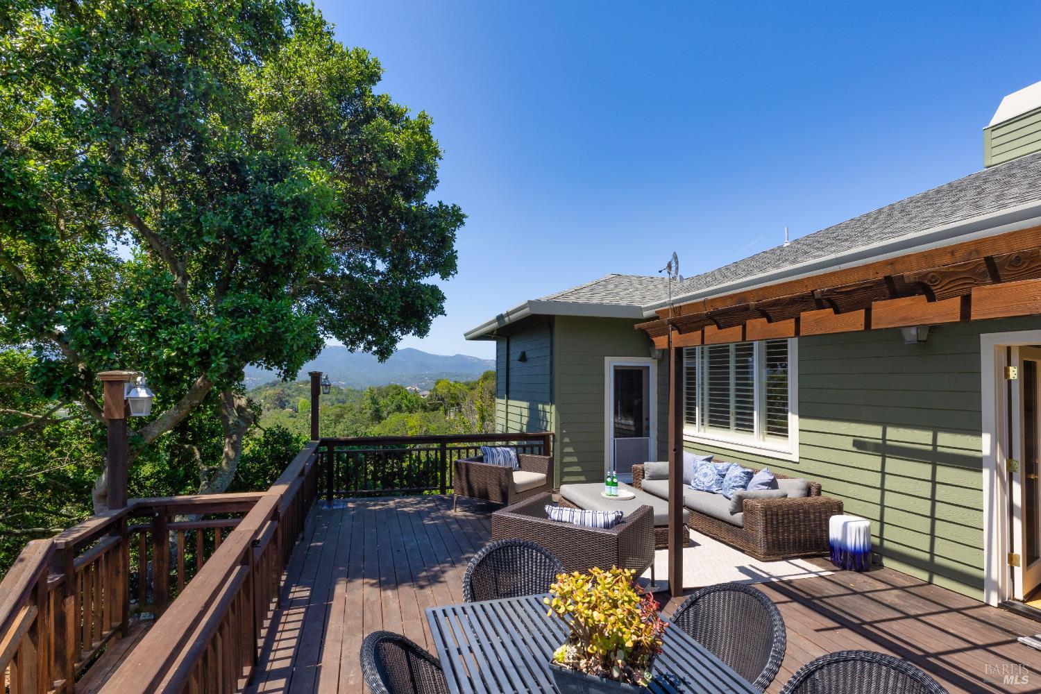 Detail Gallery Image 28 of 37 For 15 Upland Ln, Novato,  CA 94945 - 4 Beds | 3/1 Baths