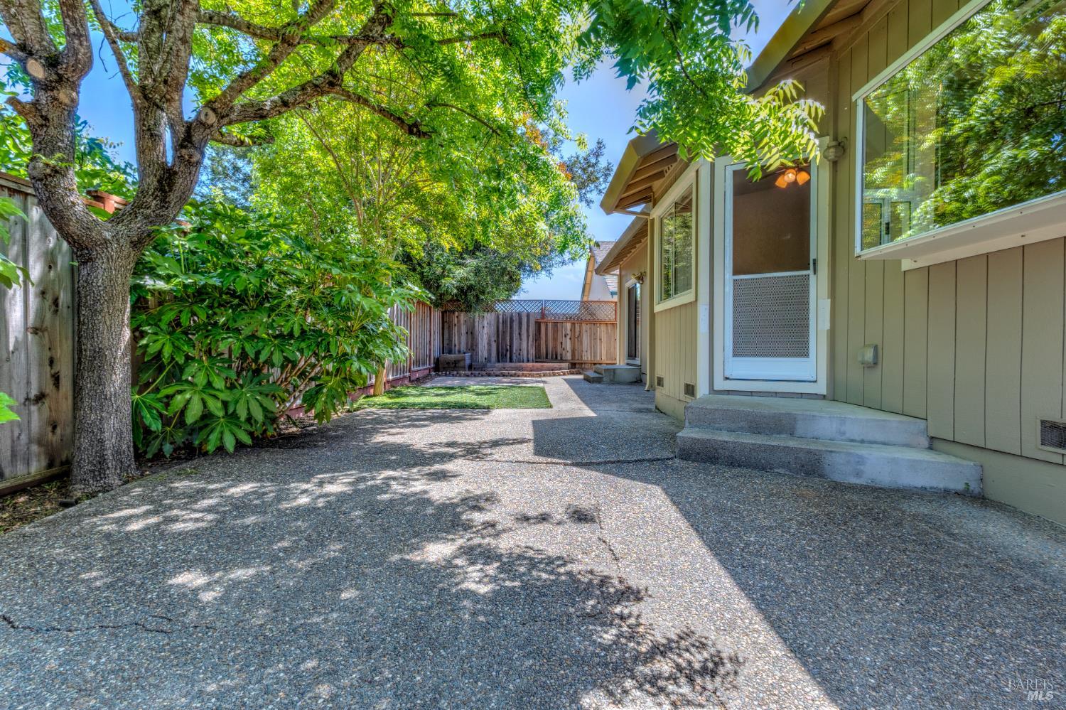 Detail Gallery Image 30 of 40 For 2269 Dancing Penny Way, Santa Rosa,  CA 95403 - 3 Beds | 2 Baths