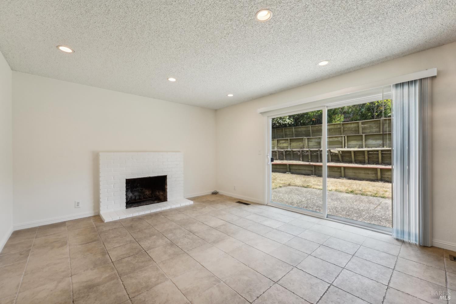 Detail Gallery Image 10 of 45 For 543 Sandy Way, Benicia,  CA 94510 - 4 Beds | 3 Baths