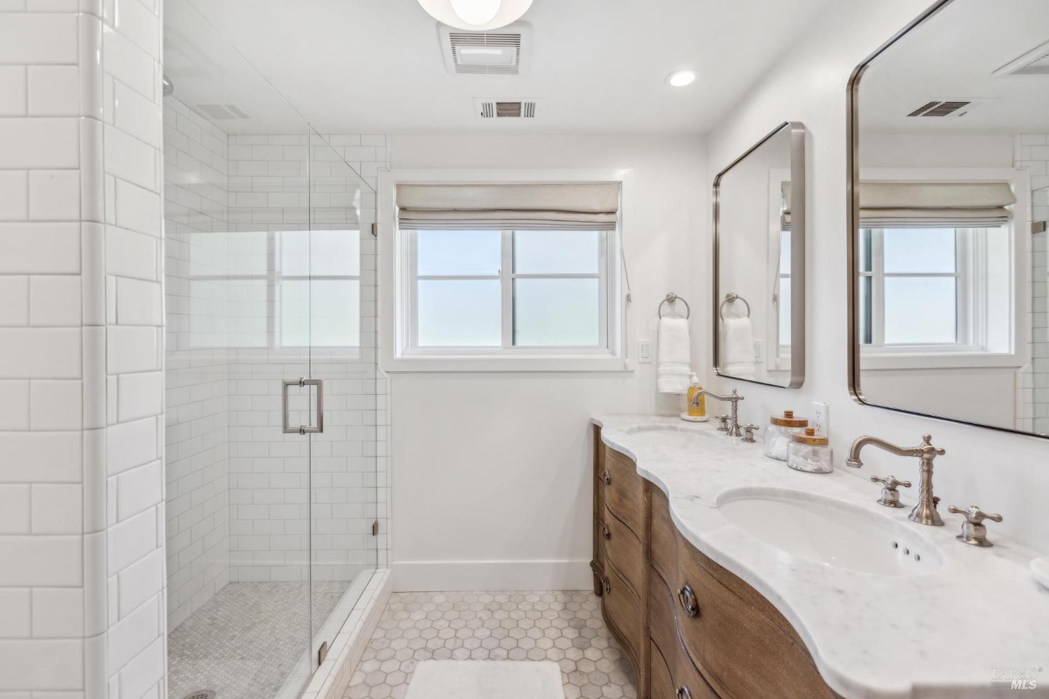 Detail Gallery Image 22 of 71 For 1040 Rose Dr, Napa,  CA 94558 - 5 Beds | 4 Baths