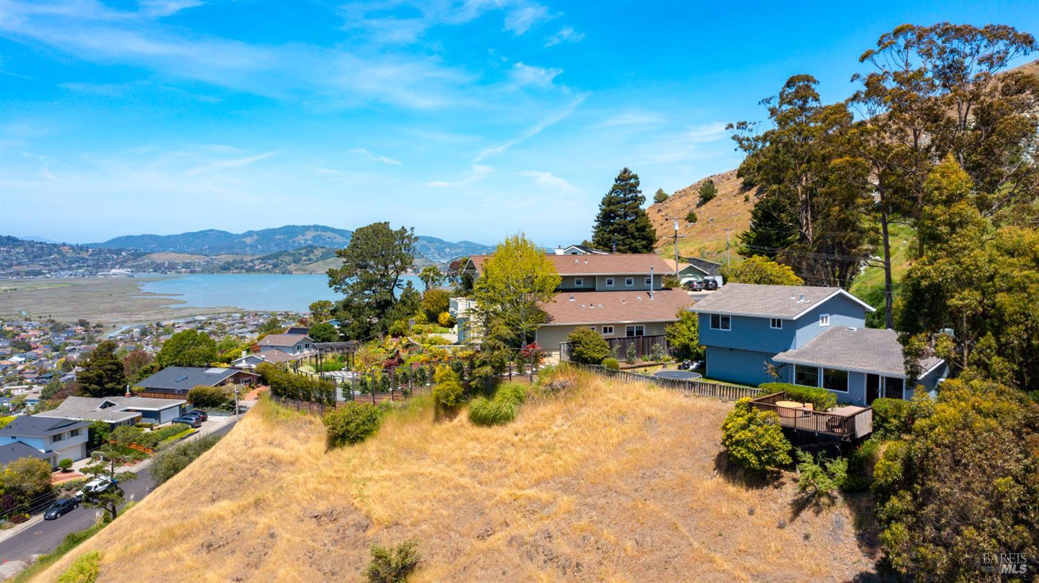 Detail Gallery Image 34 of 39 For 9 Endeavor Cv, Corte Madera,  CA 94925 - 3 Beds | 2/1 Baths