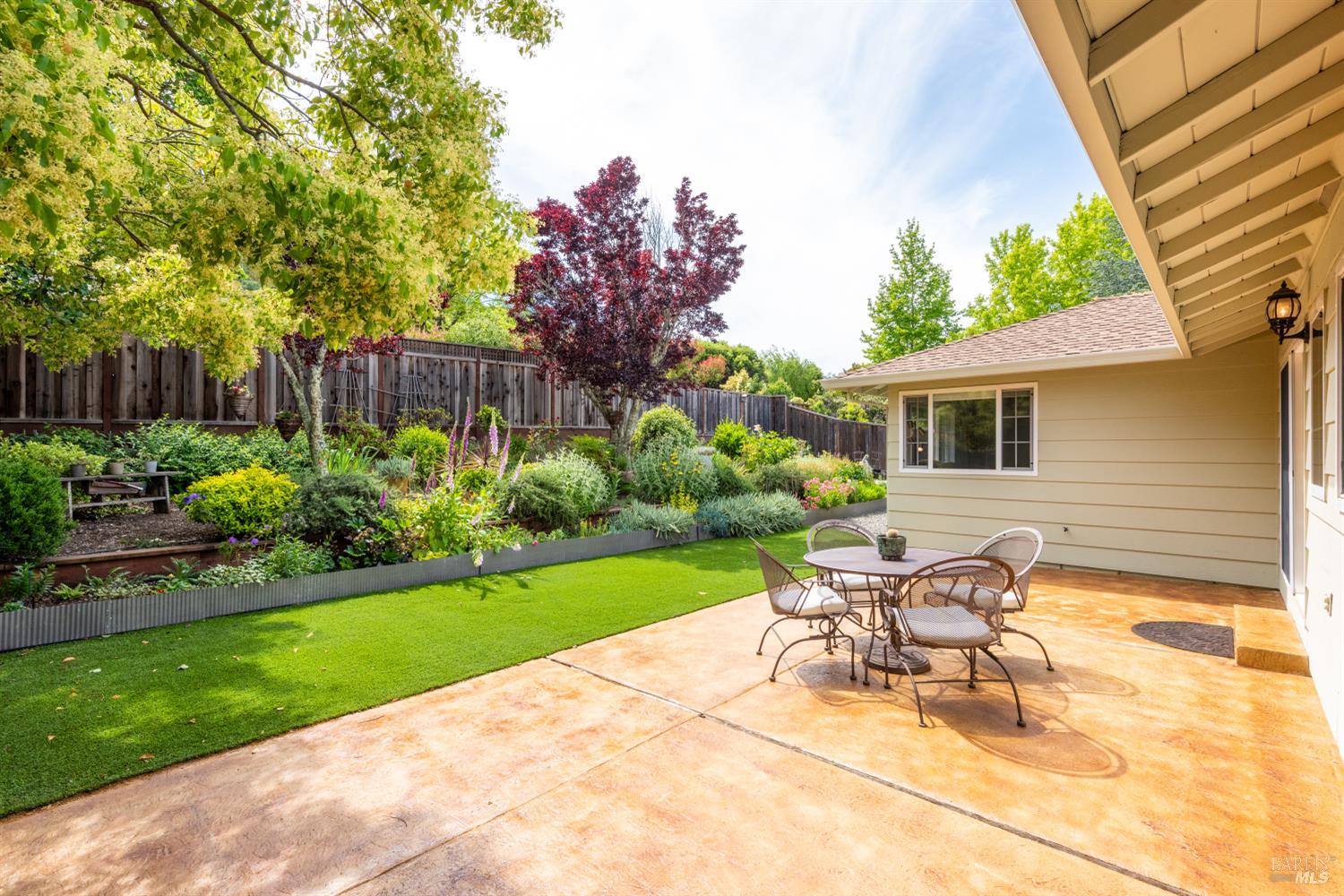 Detail Gallery Image 5 of 42 For 7362 Oakmont Dr, Santa Rosa,  CA 95409 - 2 Beds | 2 Baths