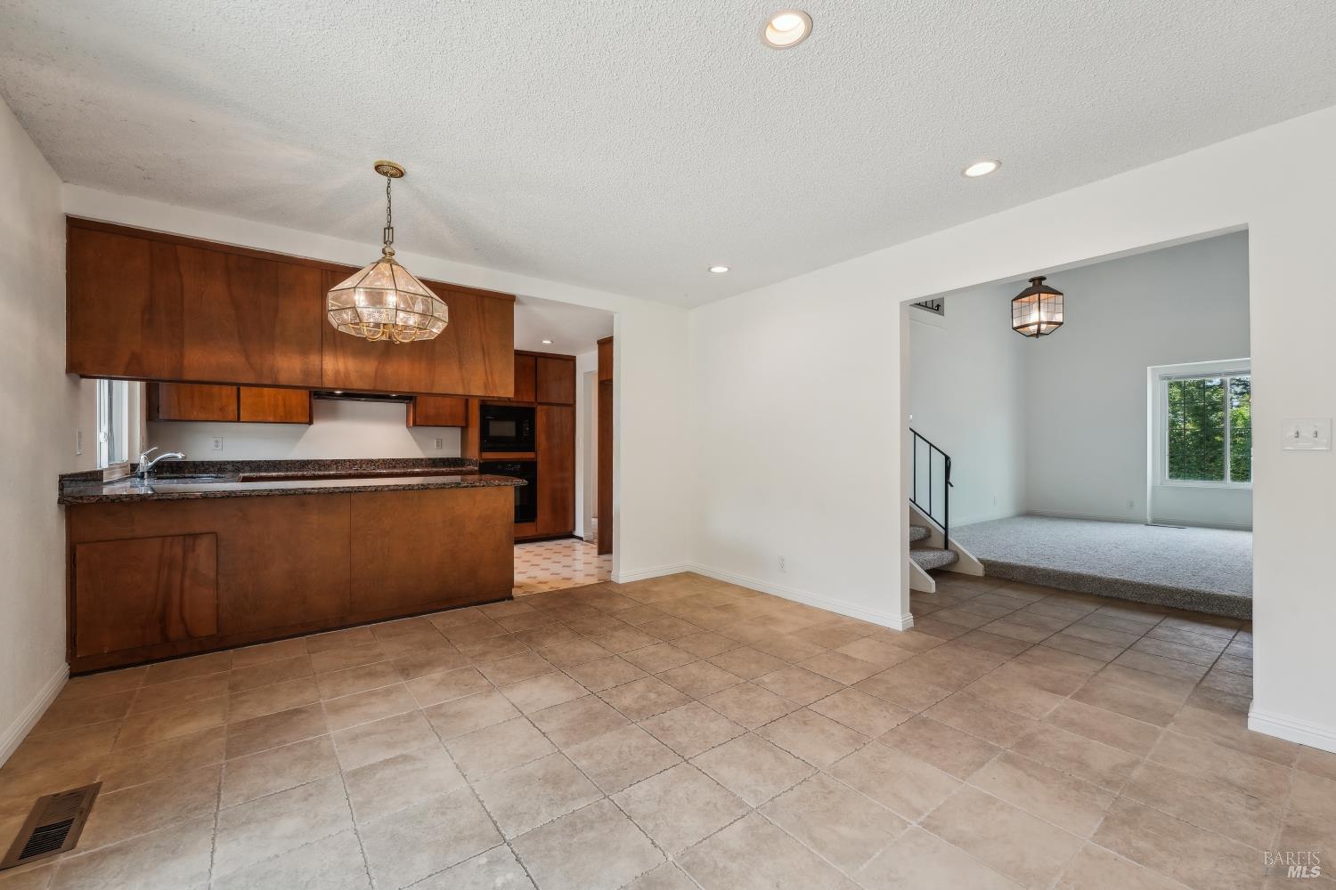 Detail Gallery Image 12 of 45 For 543 Sandy Way, Benicia,  CA 94510 - 4 Beds | 3 Baths