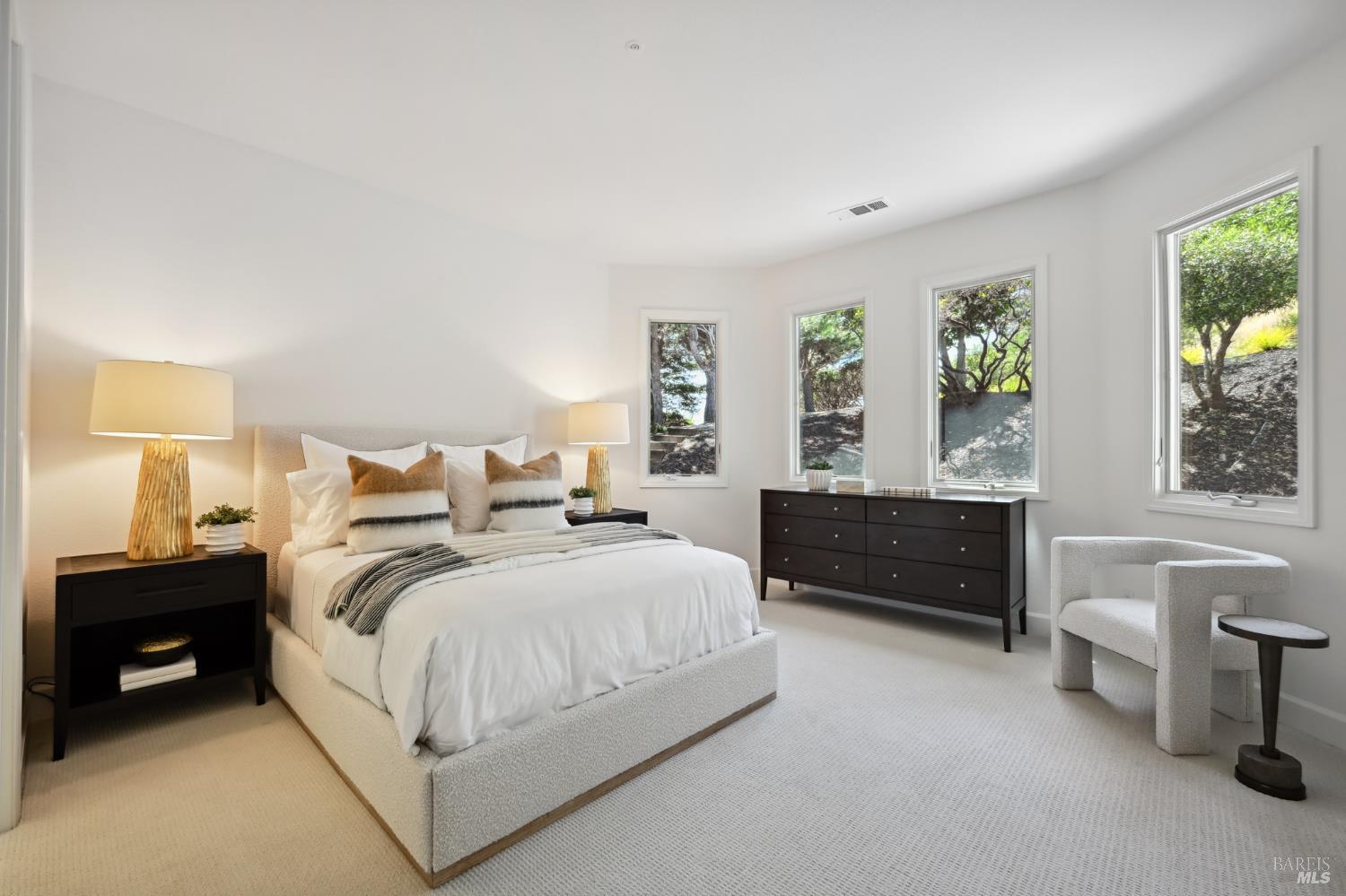 Detail Gallery Image 33 of 65 For 110 Monterey Dr, Tiburon,  CA 94920 - 5 Beds | 4/1 Baths