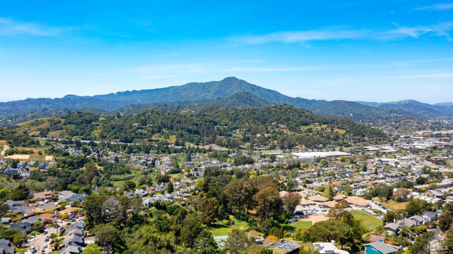 Detail Gallery Image 30 of 39 For 9 Endeavor Cv, Corte Madera,  CA 94925 - 3 Beds | 2/1 Baths