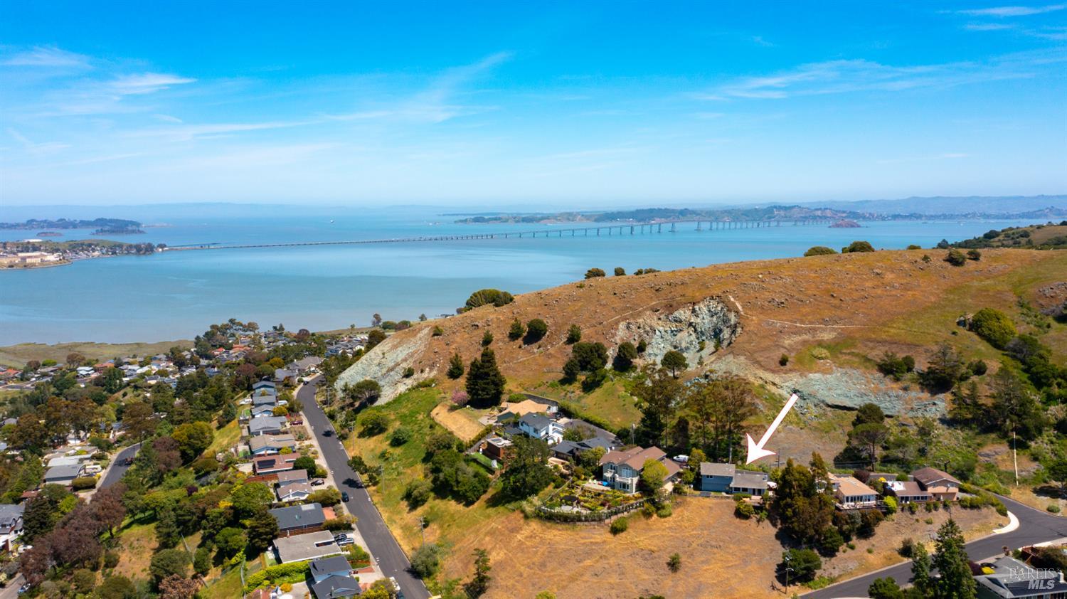 Detail Gallery Image 24 of 39 For 9 Endeavor Cv, Corte Madera,  CA 94925 - 3 Beds | 2/1 Baths