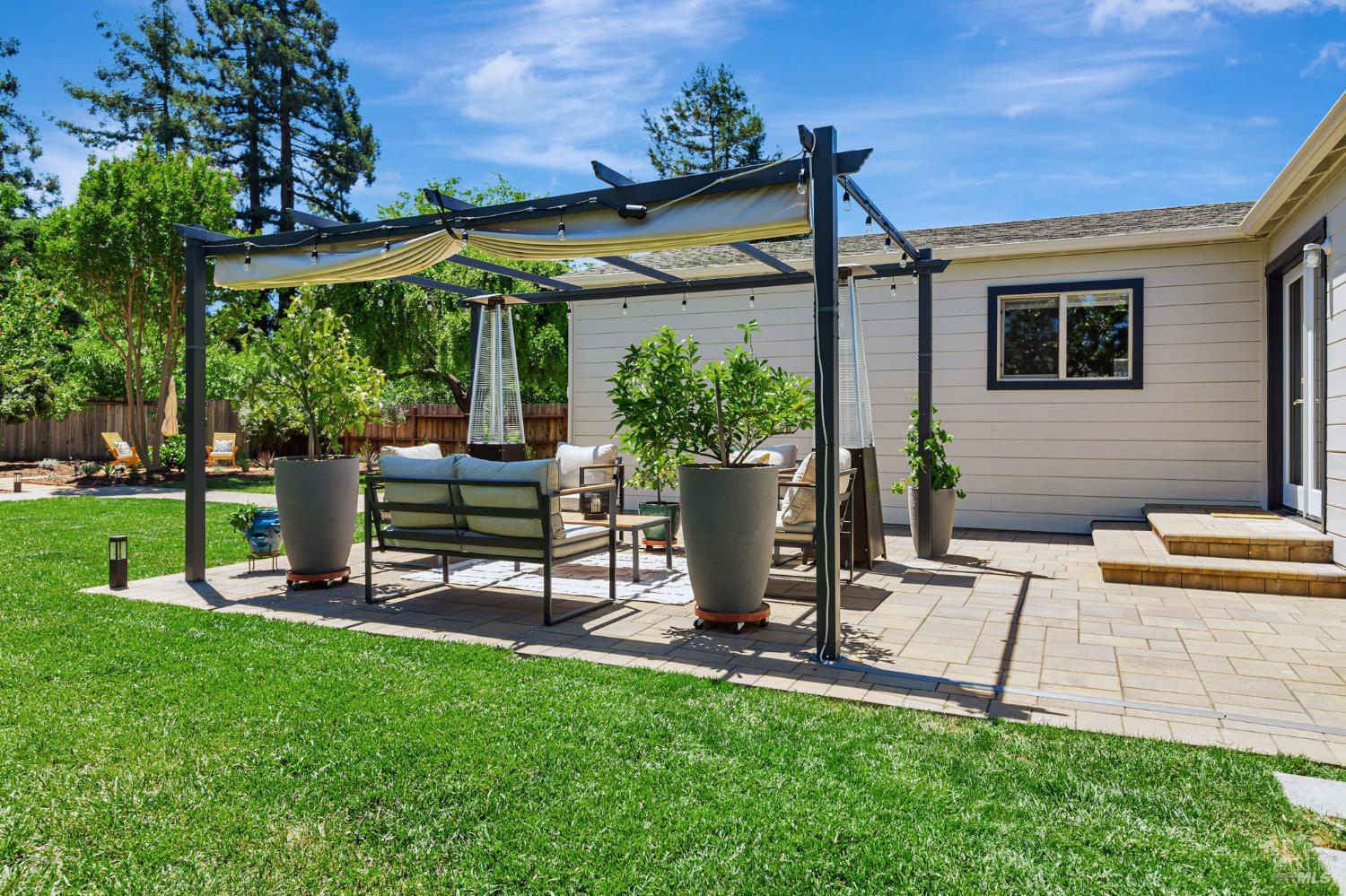 Detail Gallery Image 10 of 47 For 836 Wilmac Ave, Novato,  CA 94947 - 3 Beds | 1/1 Baths