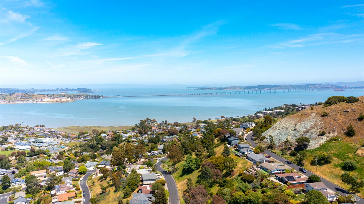 Detail Gallery Image 31 of 39 For 9 Endeavor Cv, Corte Madera,  CA 94925 - 3 Beds | 2/1 Baths