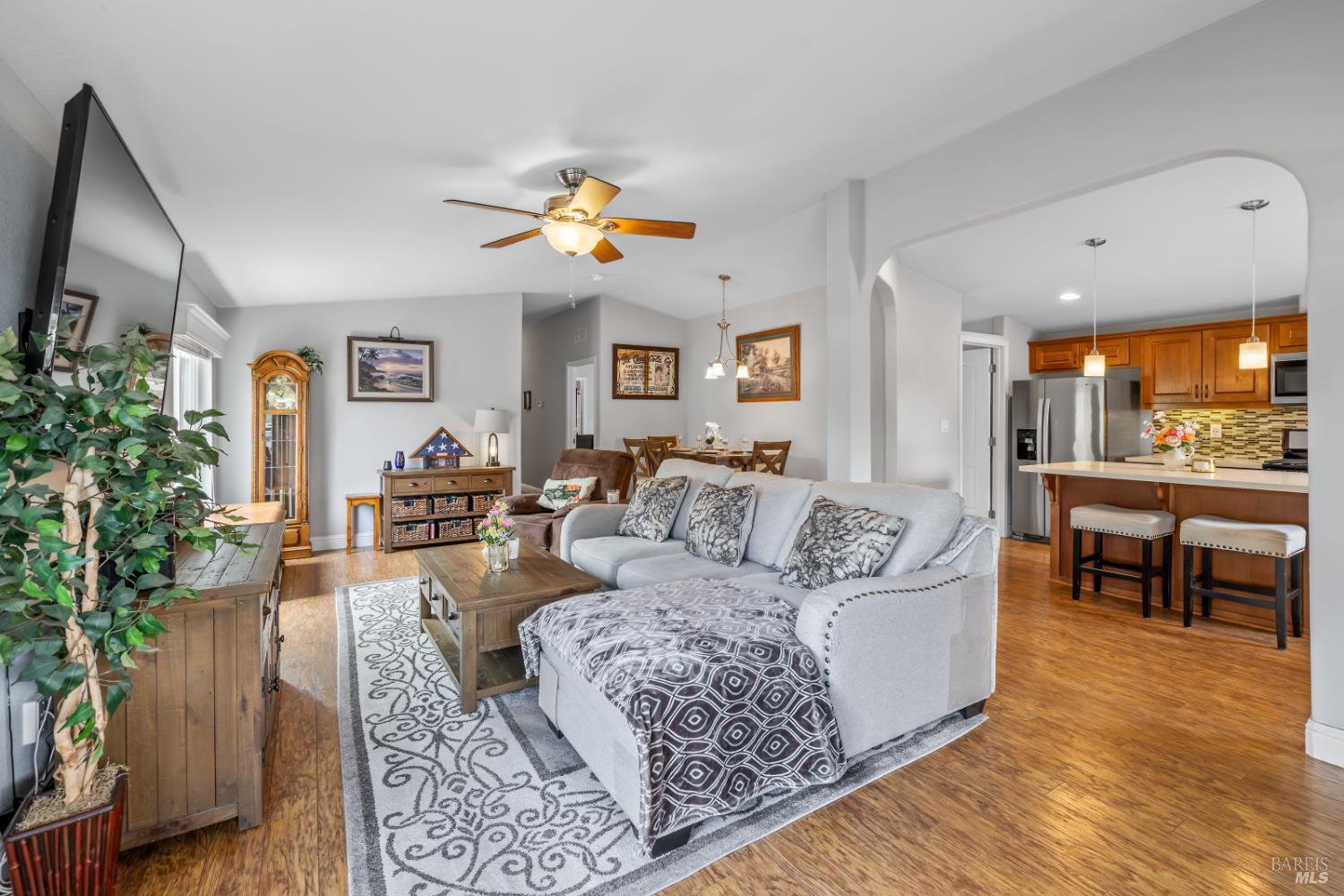 Detail Gallery Image 9 of 51 For 25 Walnut Cir, Rohnert Park,  CA 94928 - 3 Beds | 2 Baths