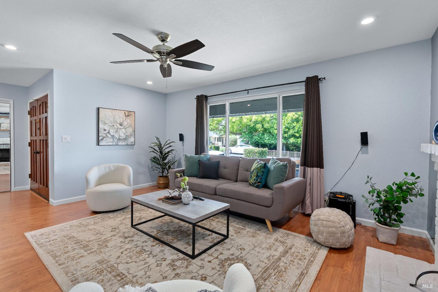 Detail Gallery Image 5 of 43 For 733 Whispering Bay Ln, Suisun City,  CA 94585 - 4 Beds | 2 Baths