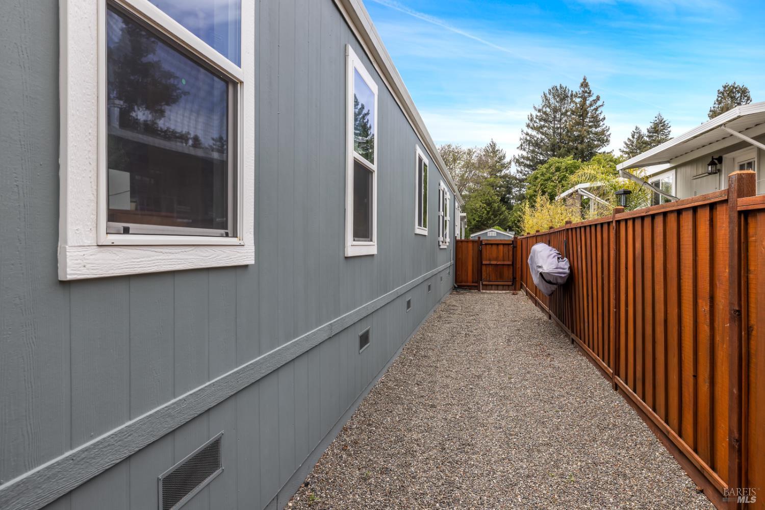 Detail Gallery Image 40 of 51 For 25 Walnut Cir, Rohnert Park,  CA 94928 - 3 Beds | 2 Baths