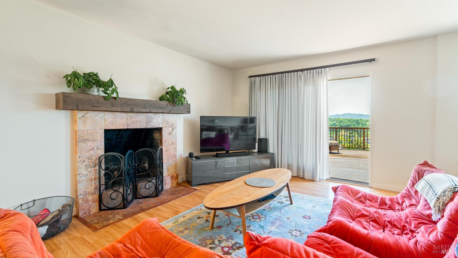 Detail Gallery Image 8 of 39 For 9 Endeavor Cv, Corte Madera,  CA 94925 - 3 Beds | 2/1 Baths