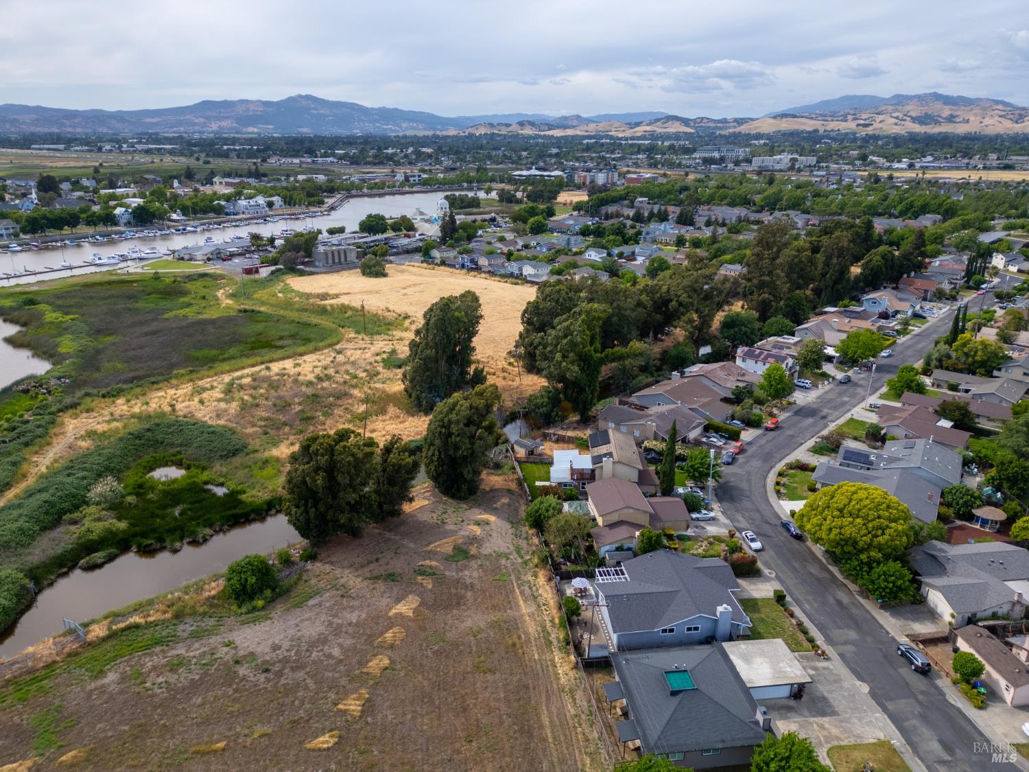 Detail Gallery Image 34 of 43 For 733 Whispering Bay Ln, Suisun City,  CA 94585 - 4 Beds | 2 Baths