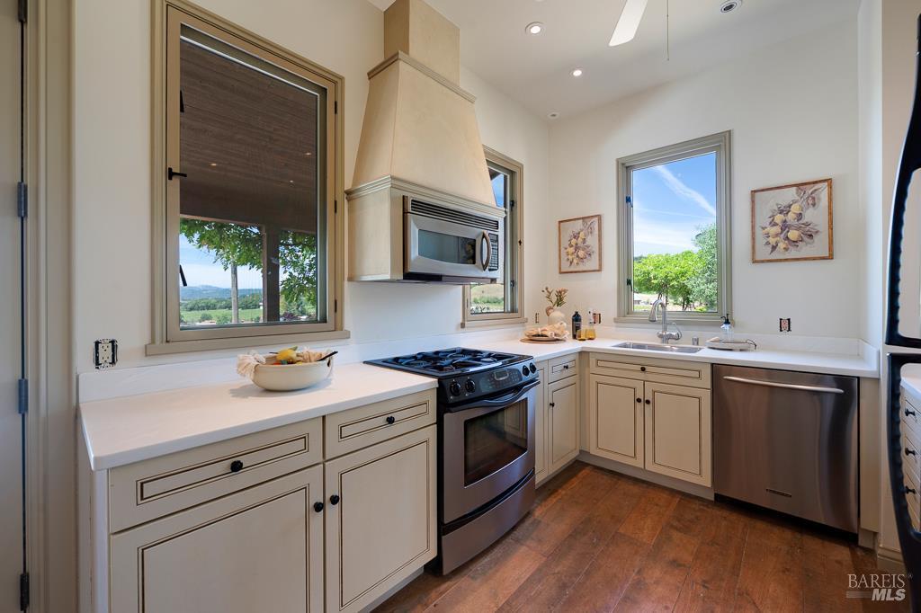 Detail Gallery Image 50 of 62 For Address Is Not Disclosed, Healdsburg,  CA 95448 - 3 Beds | 3/3 Baths