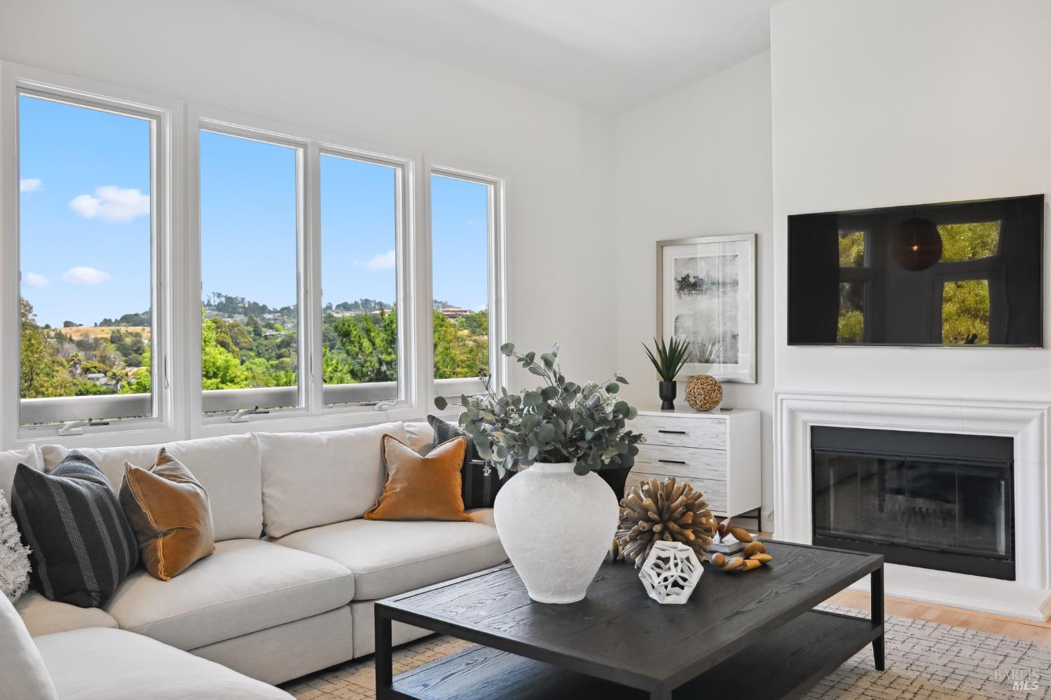 Detail Gallery Image 20 of 65 For 110 Monterey Dr, Tiburon,  CA 94920 - 5 Beds | 4/1 Baths