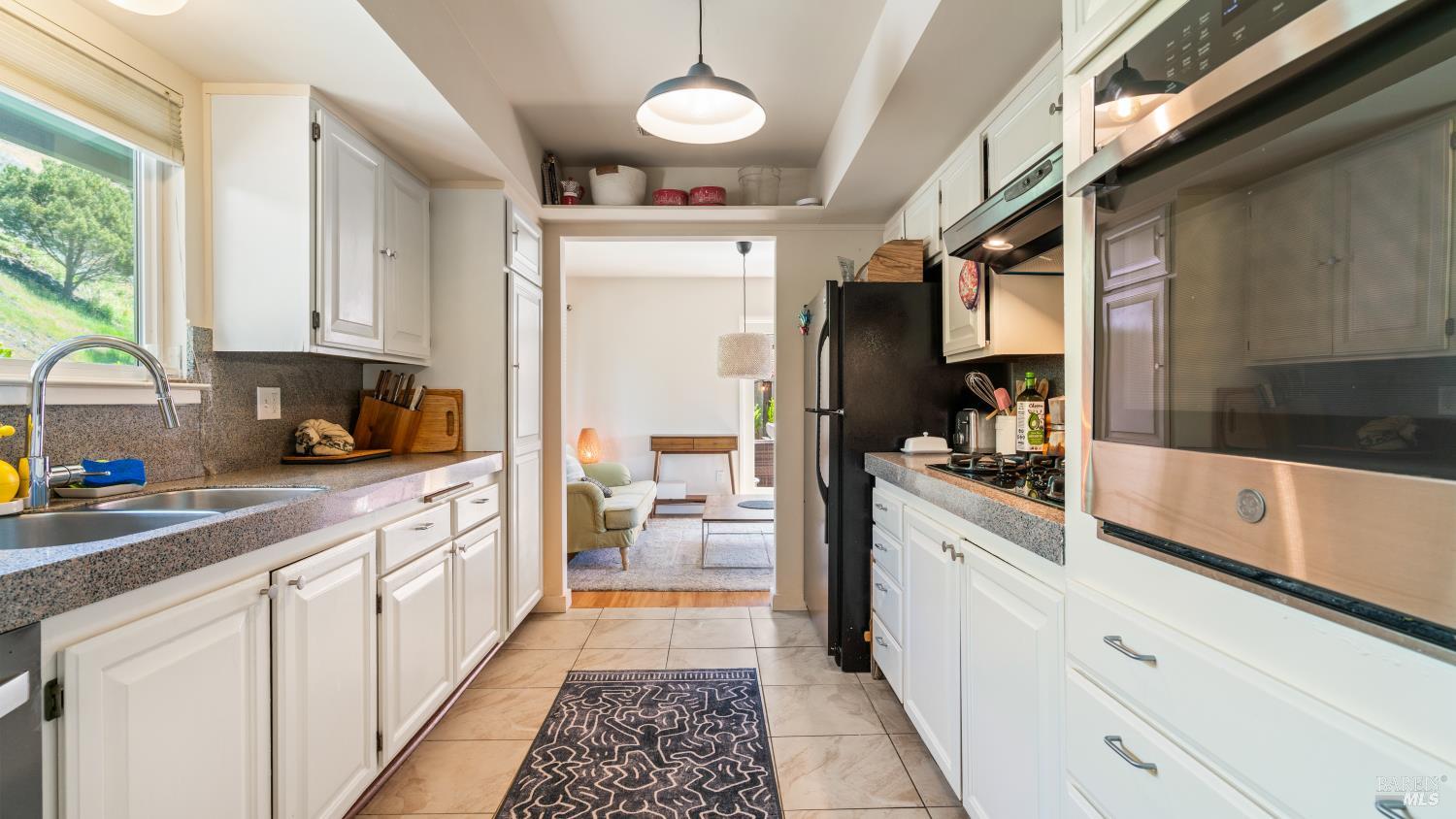 Detail Gallery Image 11 of 39 For 9 Endeavor Cv, Corte Madera,  CA 94925 - 3 Beds | 2/1 Baths