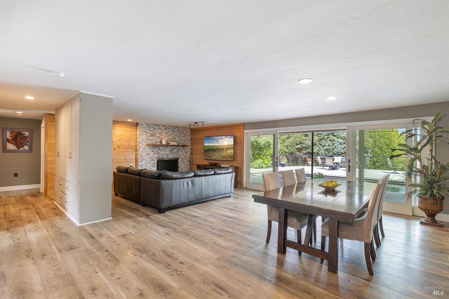 Detail Gallery Image 12 of 64 For 10505 Cherry Ridge Rd, Sebastopol,  CA 95472 - 3 Beds | 3/1 Baths
