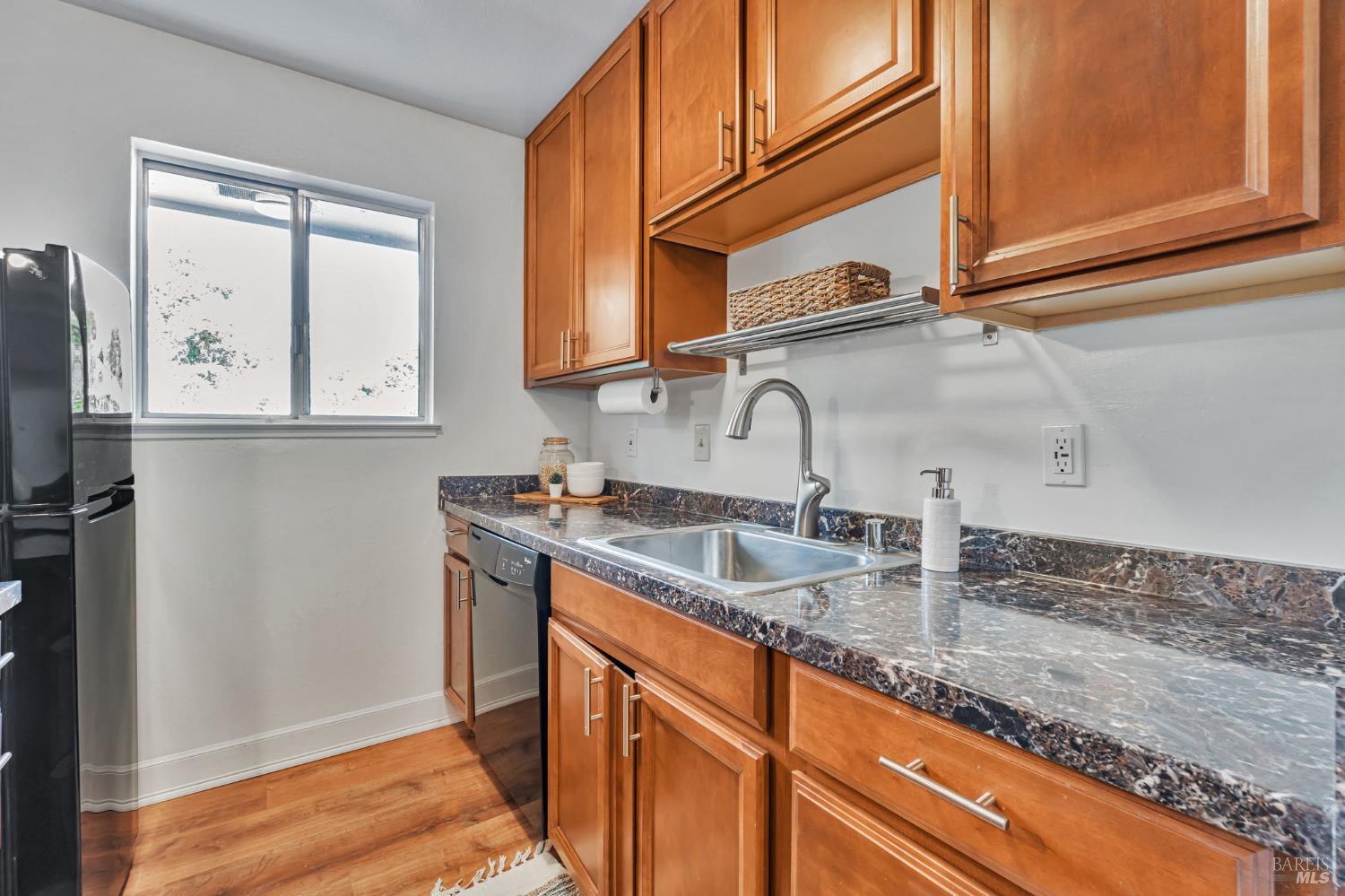Detail Gallery Image 9 of 31 For 64 Los Padres Cir, Novato,  CA 94947 - 2 Beds | 1 Baths