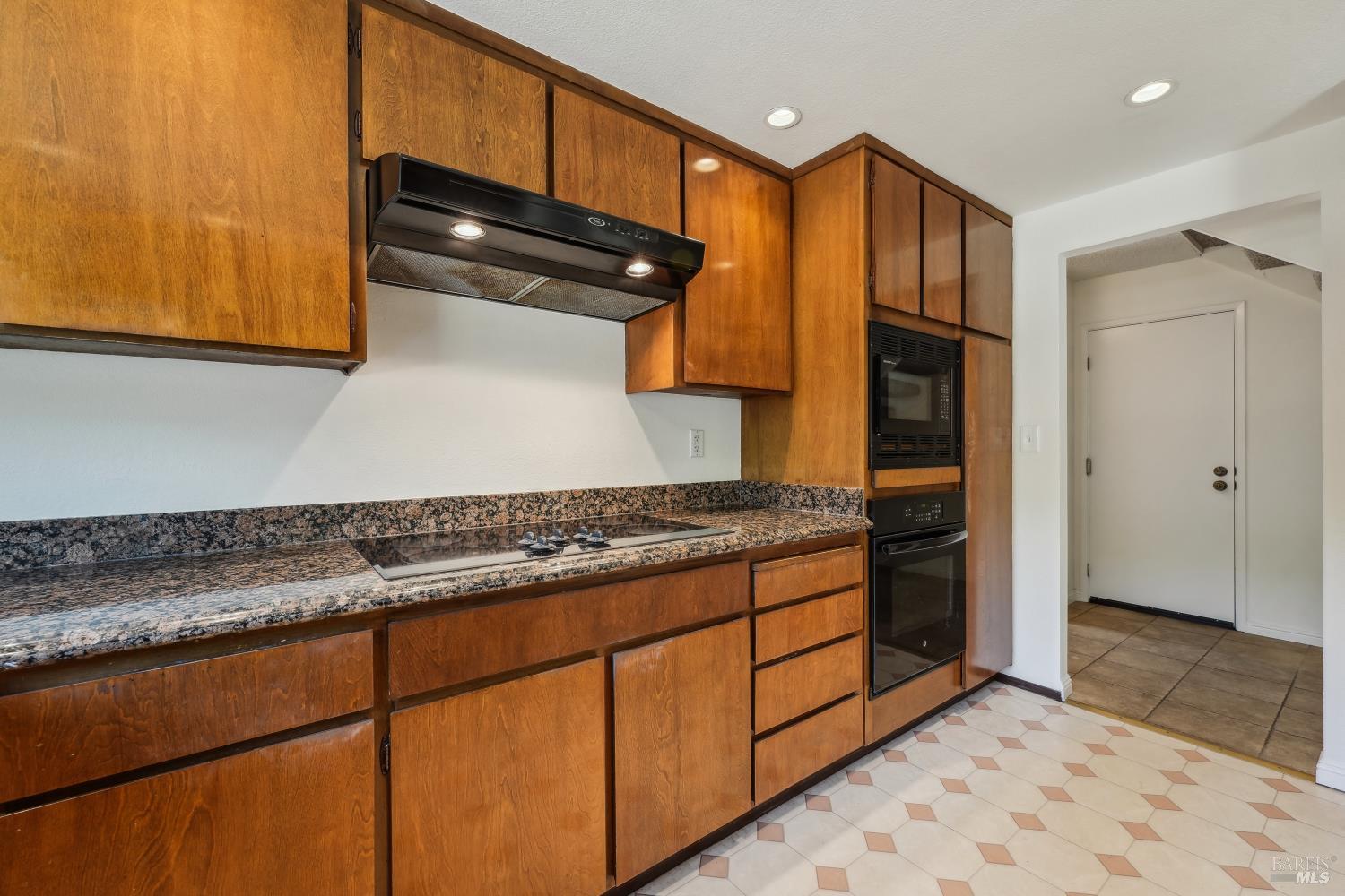 Detail Gallery Image 16 of 45 For 543 Sandy Way, Benicia,  CA 94510 - 4 Beds | 3 Baths