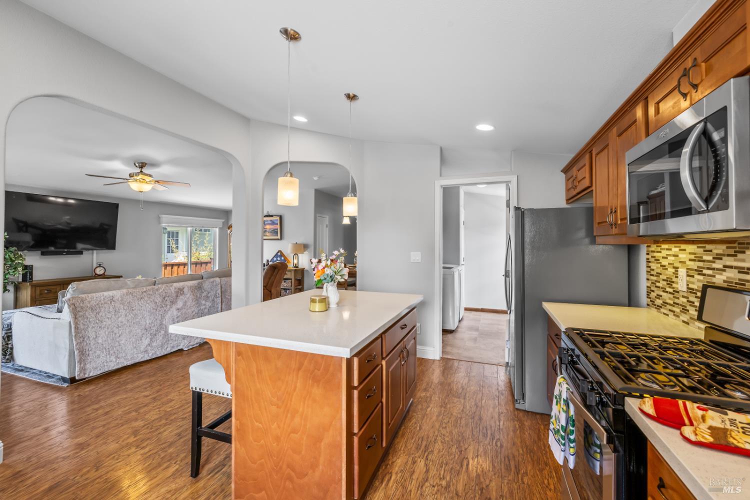 Detail Gallery Image 18 of 51 For 25 Walnut Cir, Rohnert Park,  CA 94928 - 3 Beds | 2 Baths