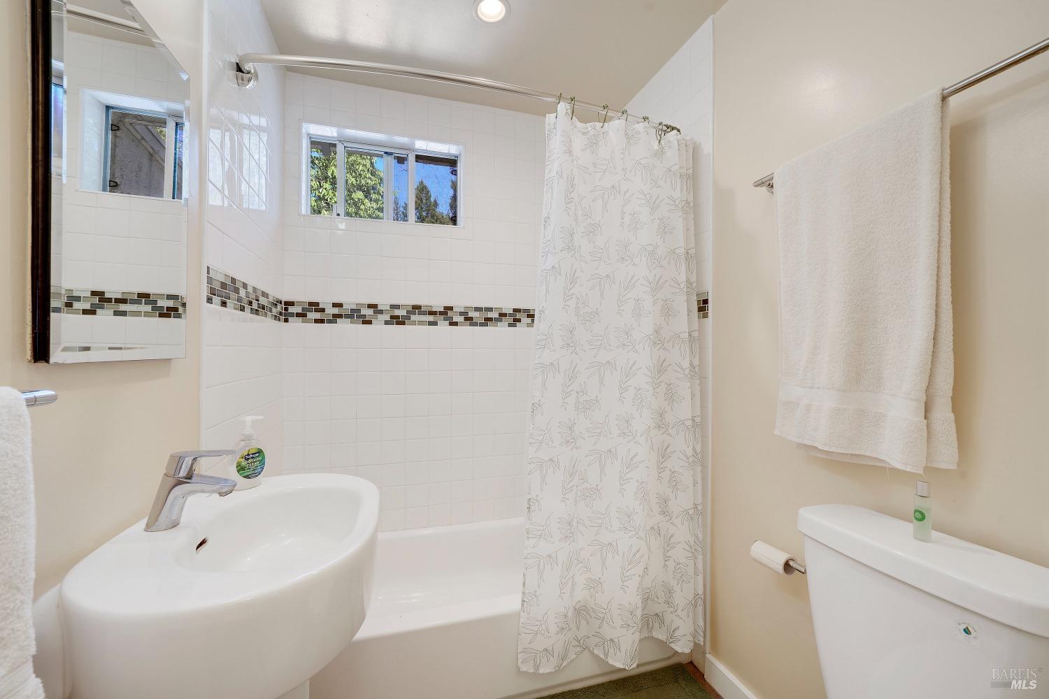 Detail Gallery Image 40 of 53 For 1423 Foothill Blvd, Calistoga,  CA 94515 - 8 Beds | 5 Baths